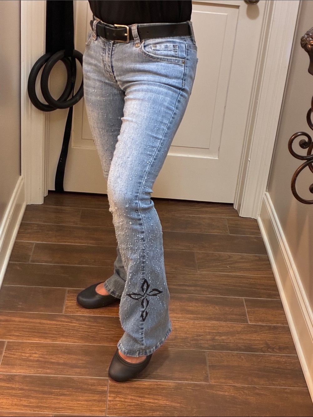 Women’s No Boundaries Distressed Shotgun Jeans w/Christian Hand Paintings, Size7 - Picture 2 of 16